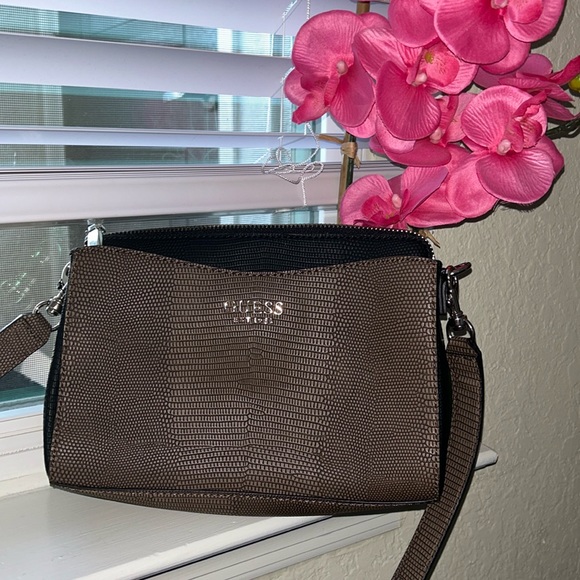 GUESS CROSSBODY BAG - Picture 1 of 3